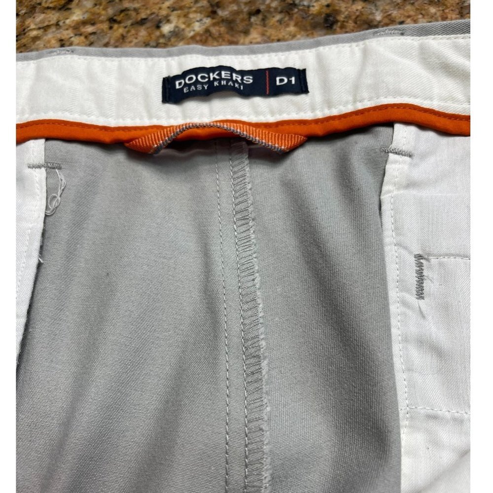 Dockers Easy Khaki D1 Men Beige Pants Straight Fit 34x34 Preowned Good Condition - Picture 5 of 10